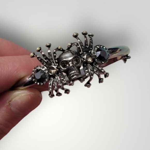 Alexander McQueen Skull Spider Bracelet. - Picture 4 of 6
